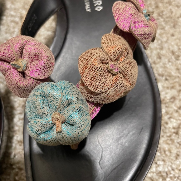 NWOT Donald J. Pliner Black Sandals With Colorful Floral Details - Picture 2 of 10